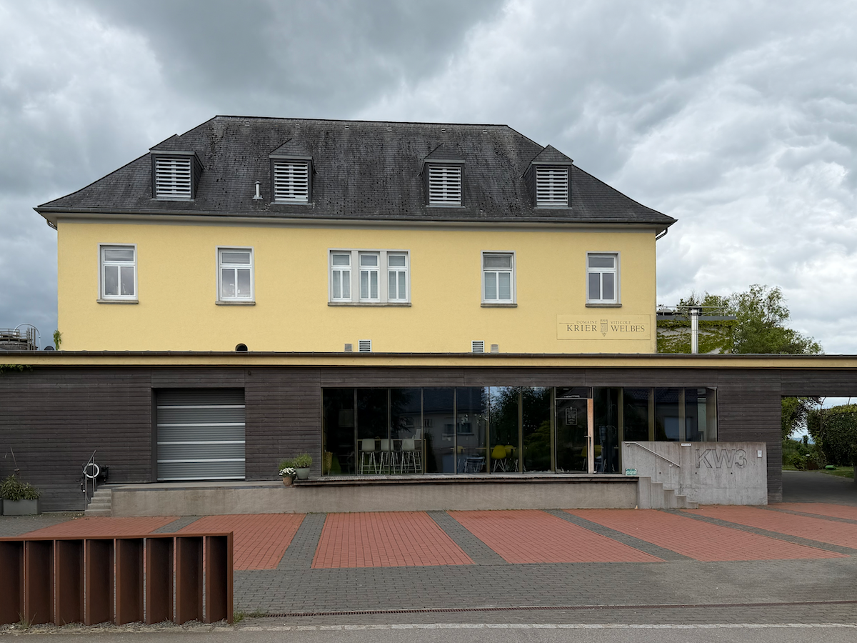 Gebouw Domaine viticole Krier-Welbes met proefruimte